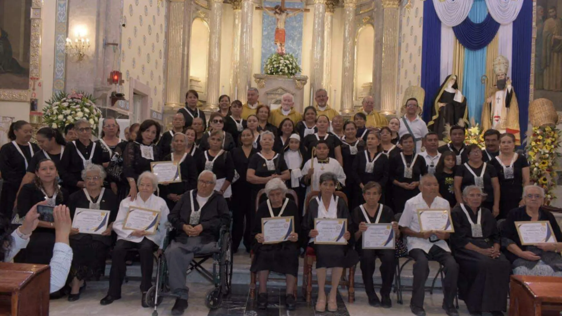 sacerdotes de la Parroquia de San Nicolàs 2